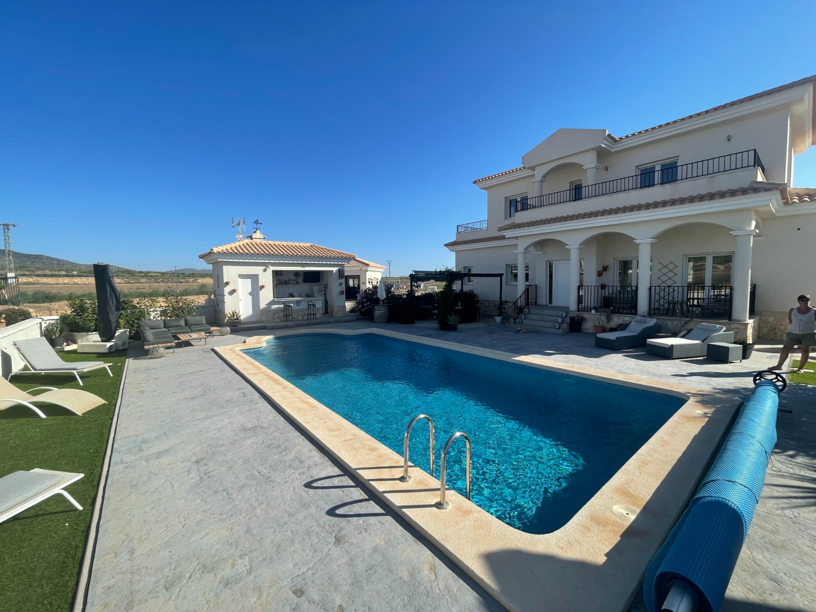 Villa in Pinoso - view 1