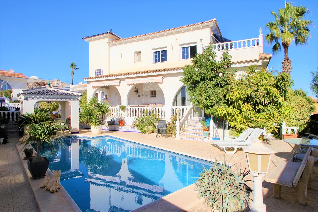 House in Urbanizacion los Balcones - view 1