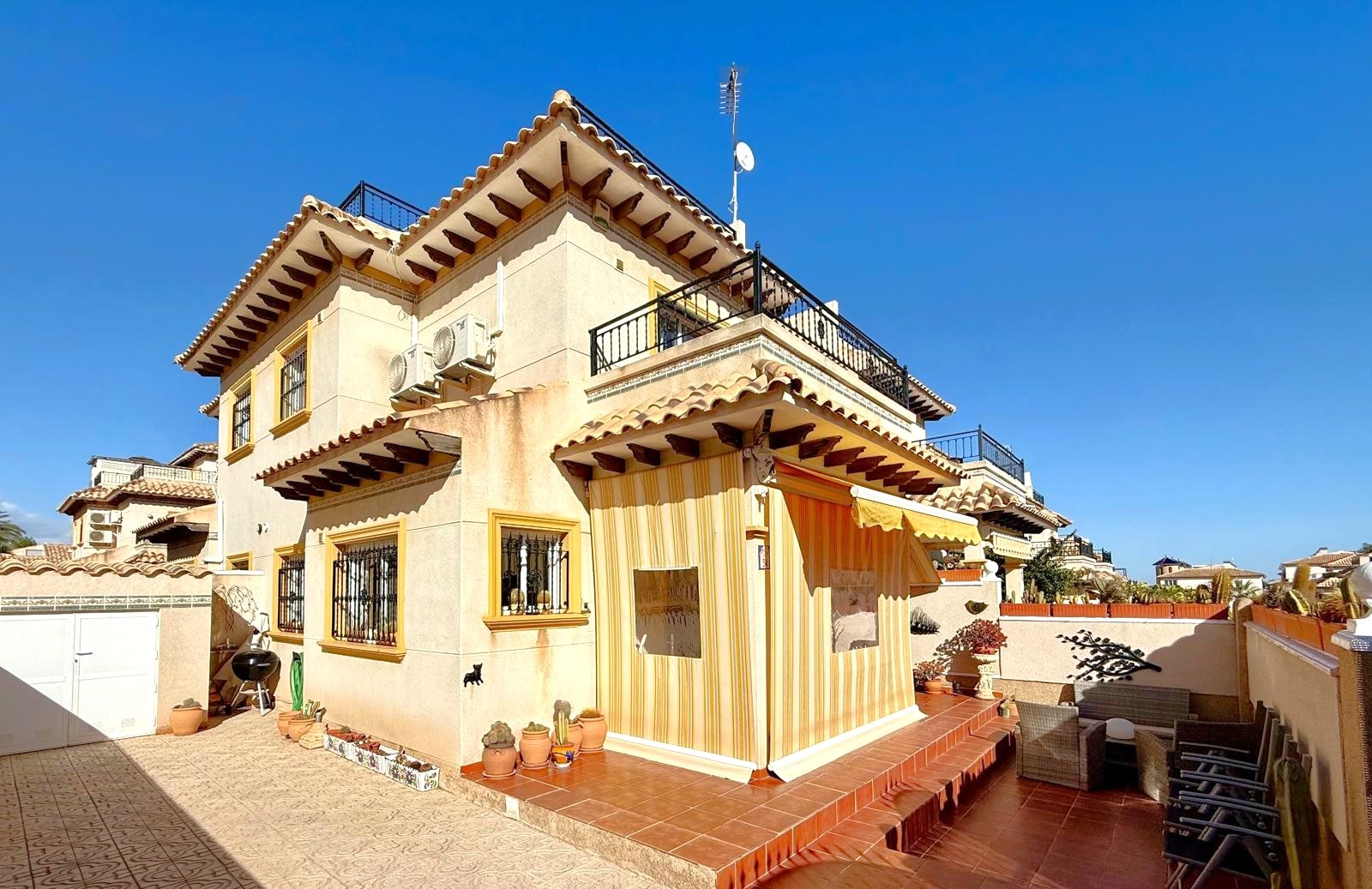 House in Urbanizacion los Balcones - view 1