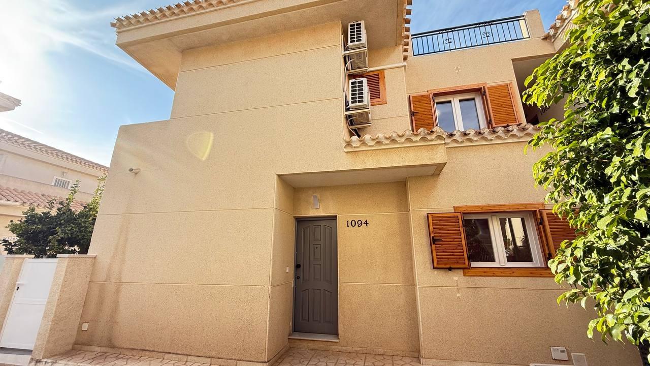 House in Alicante - view 1
