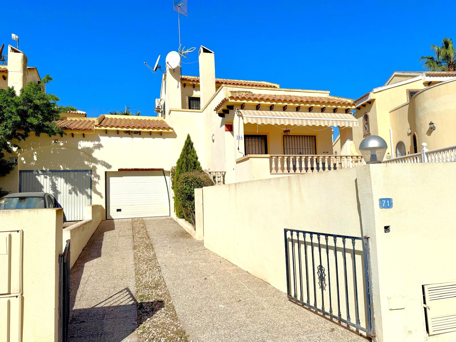 House in Urbanizacion los Balcones - view 1