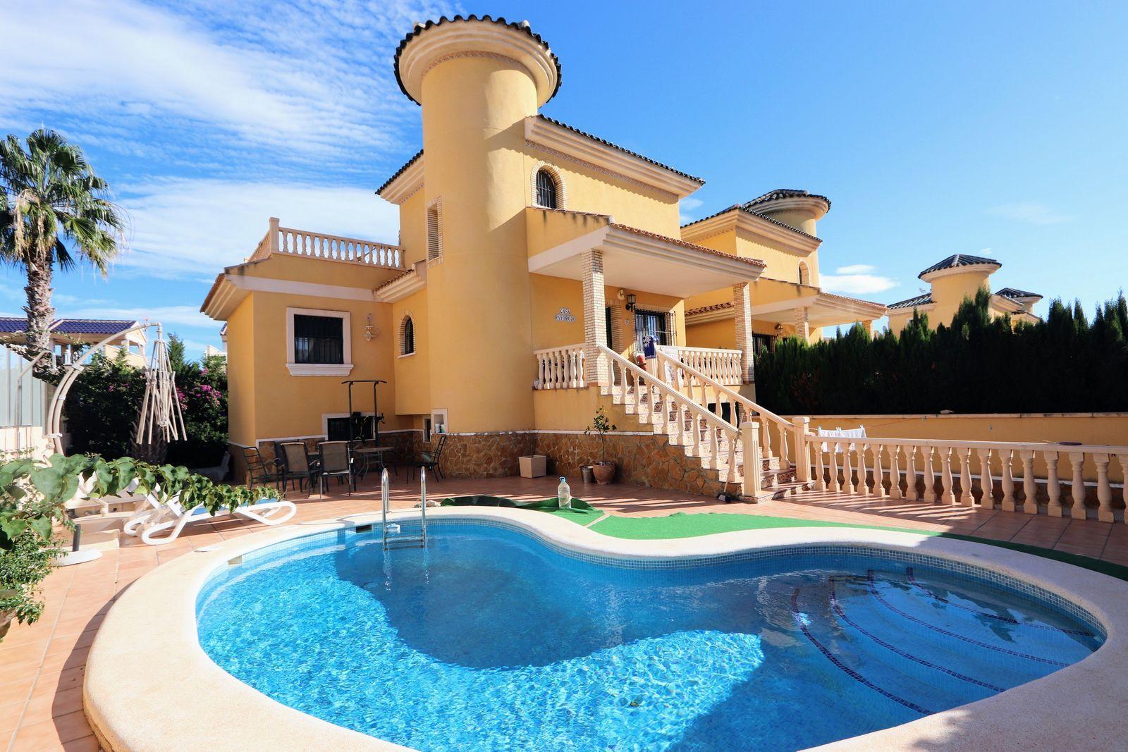 House in Urbanizacion los Balcones - view 1