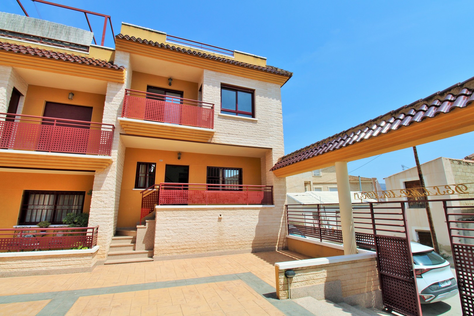House in Urbanizacion los Balcones - view 1