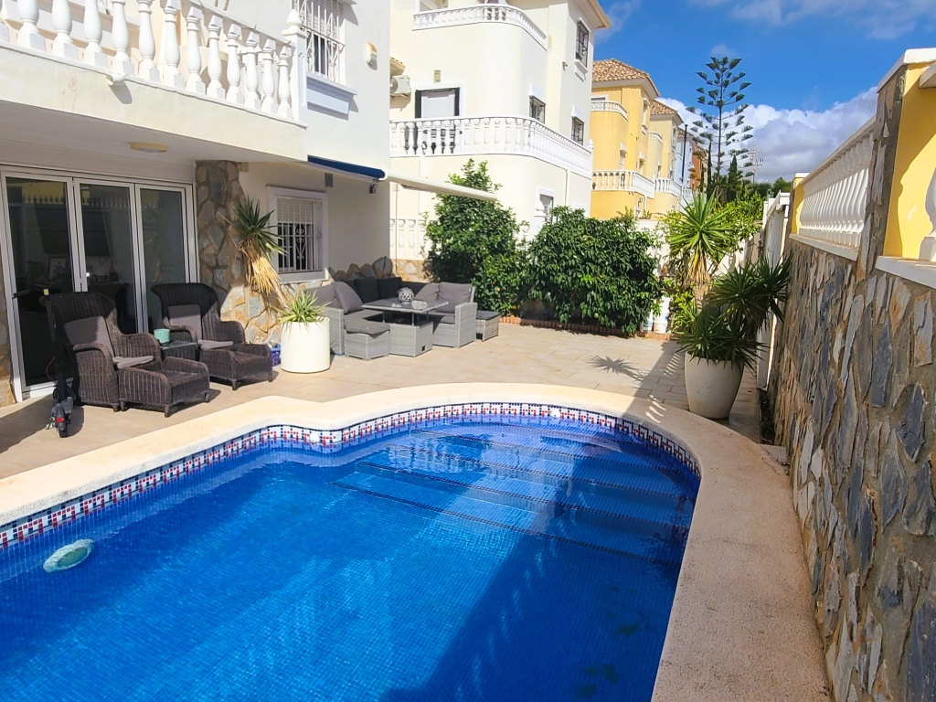 House in La Zenia - view 1