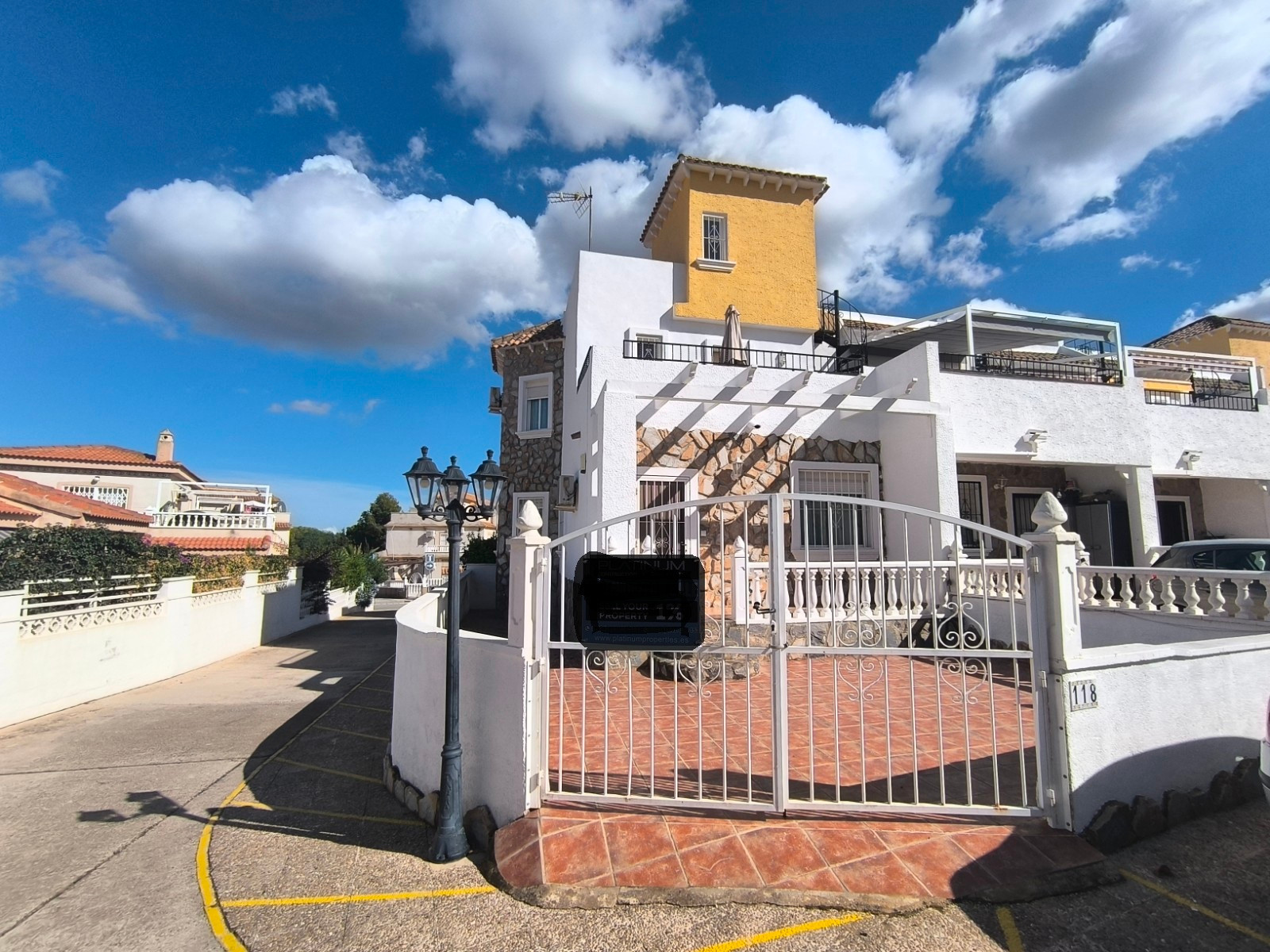 House in Algorfa - view 1