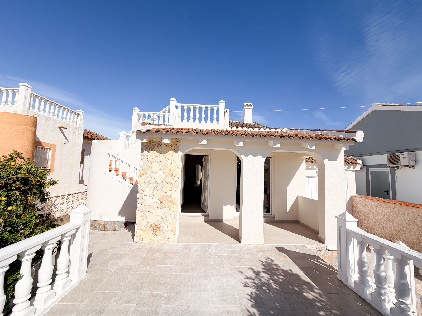Villa in Playa Flamenca - view 1