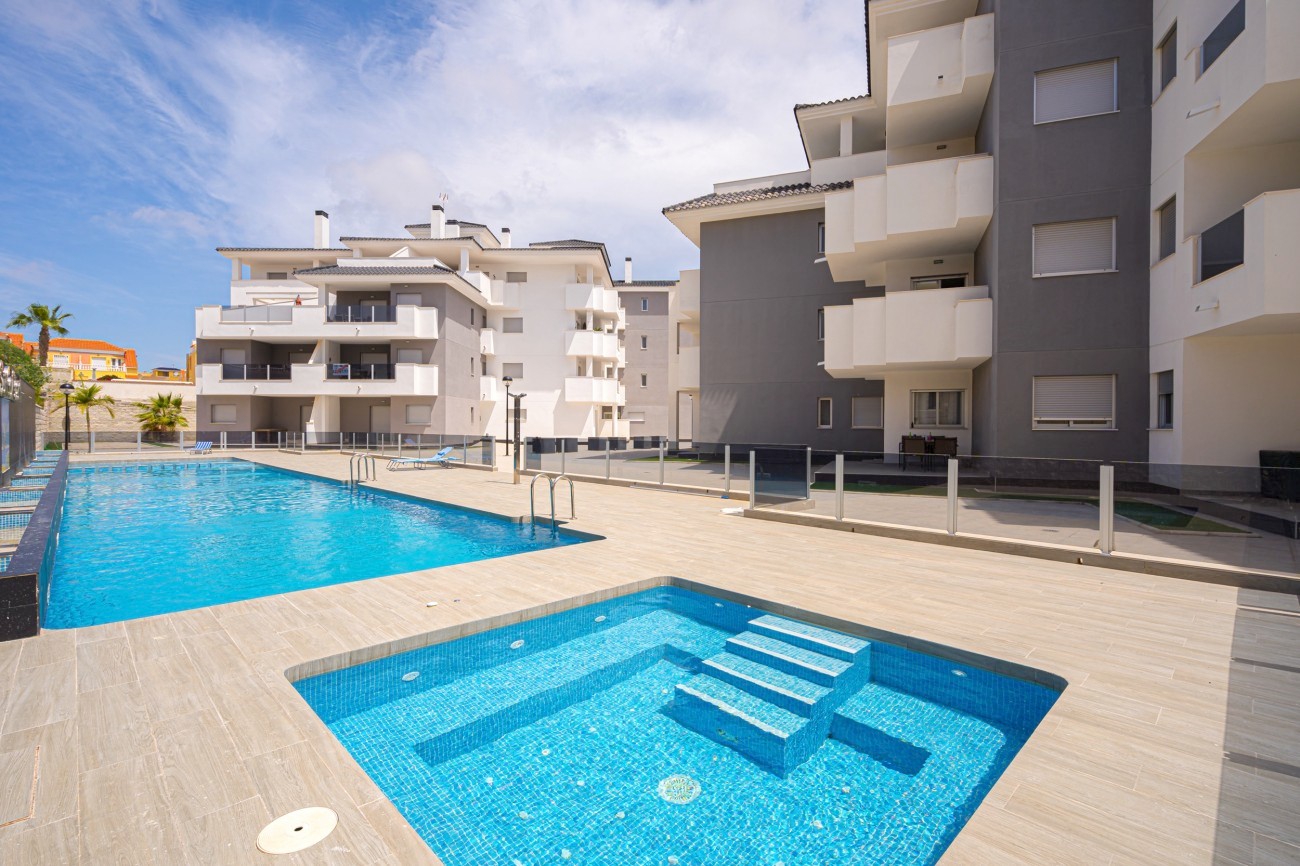 Apartment in Villamartin - view 1
