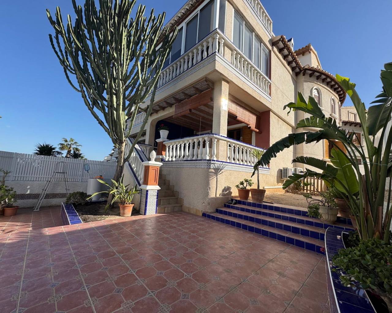House in Alicante - view 1