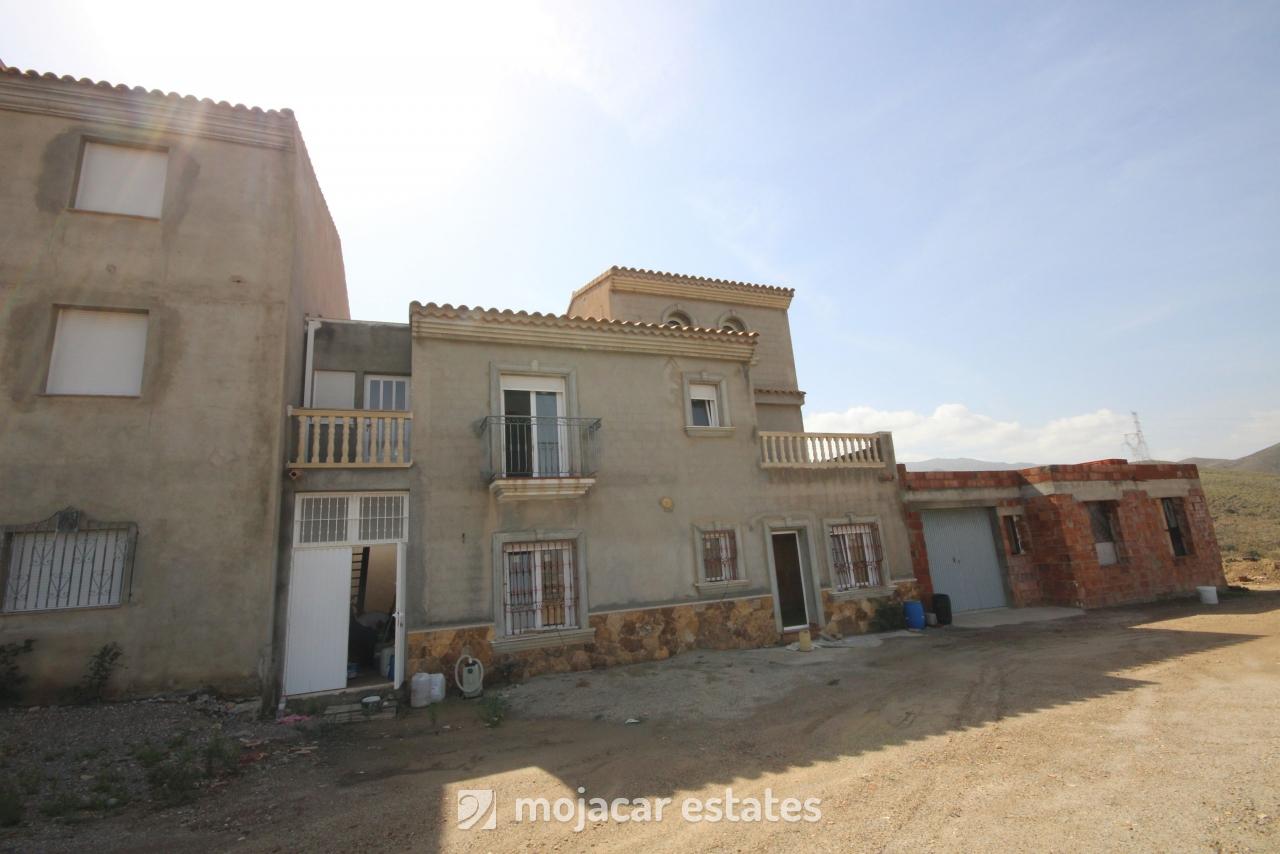 House in Iturrate - view 1