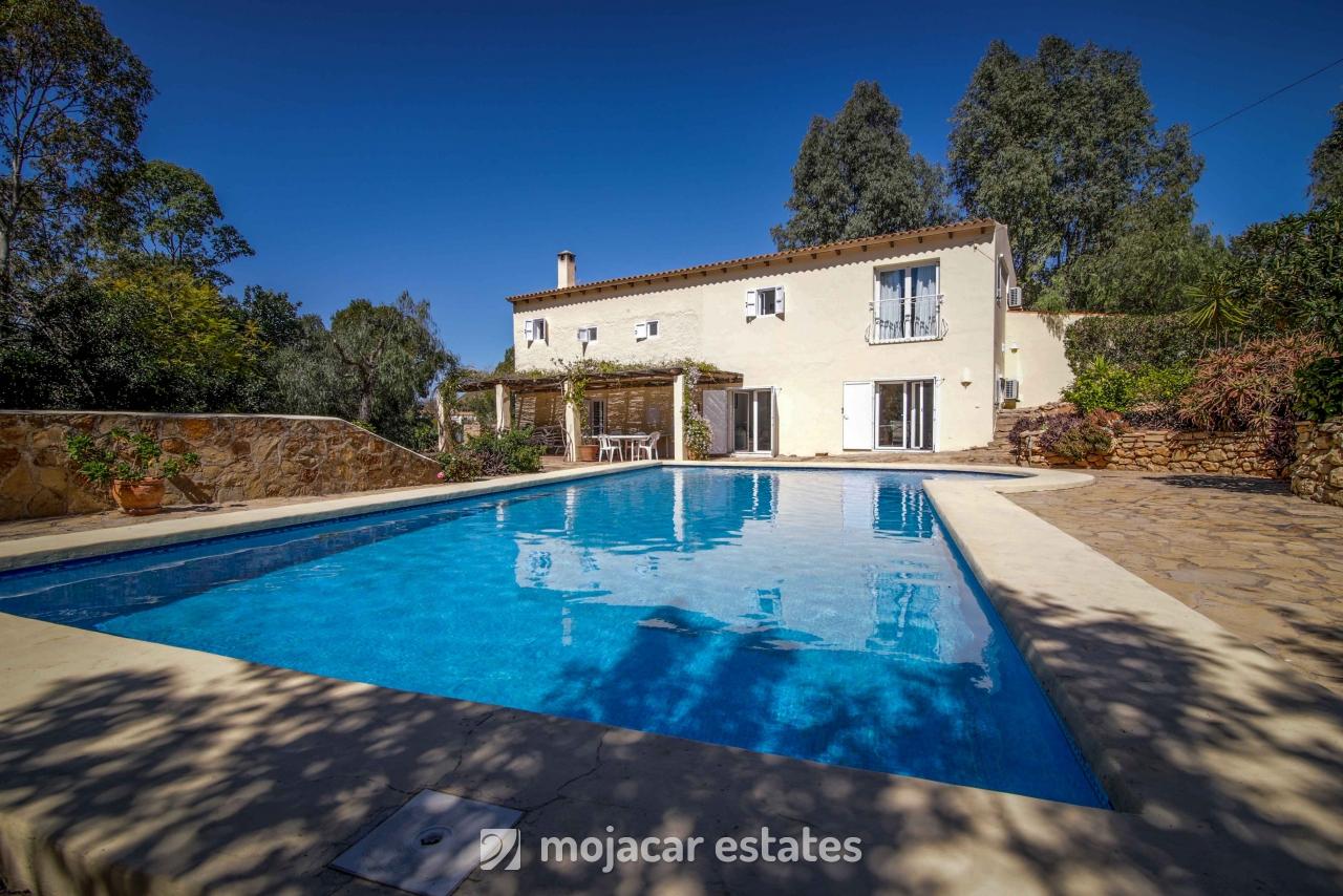 Villa in Iturrate - view 1