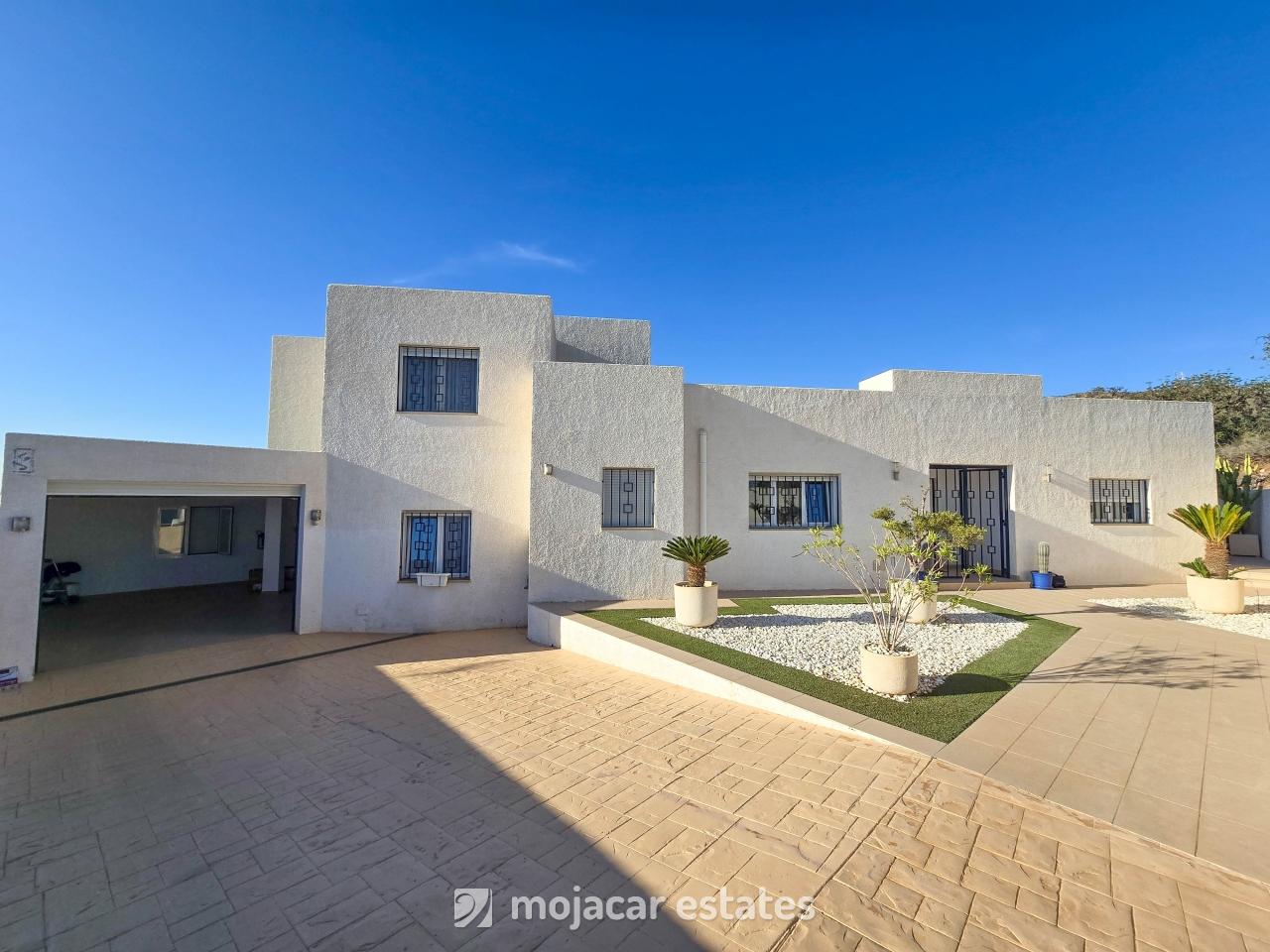 Villa in Almeria - view 1