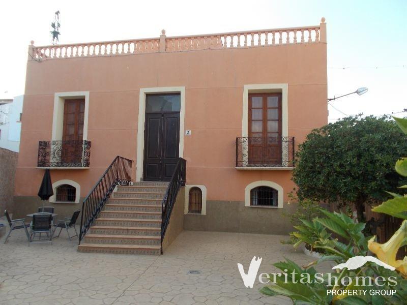 Villa in Iturrate - view 1