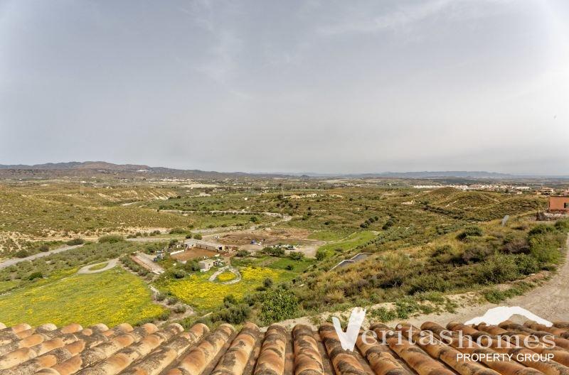 Villa in Iturrate - view 1