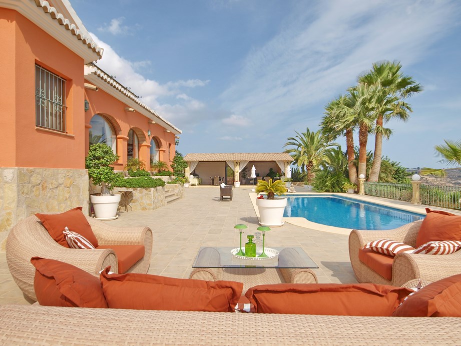 Villa in Benissanet - view 1