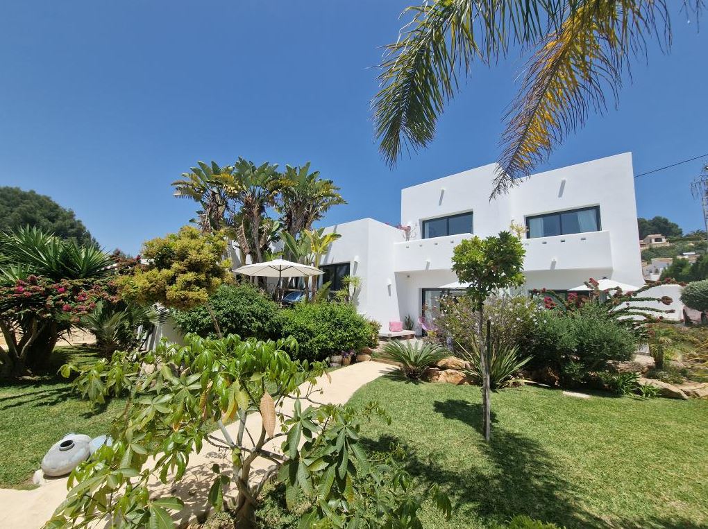 Villa in Benissanet - view 1
