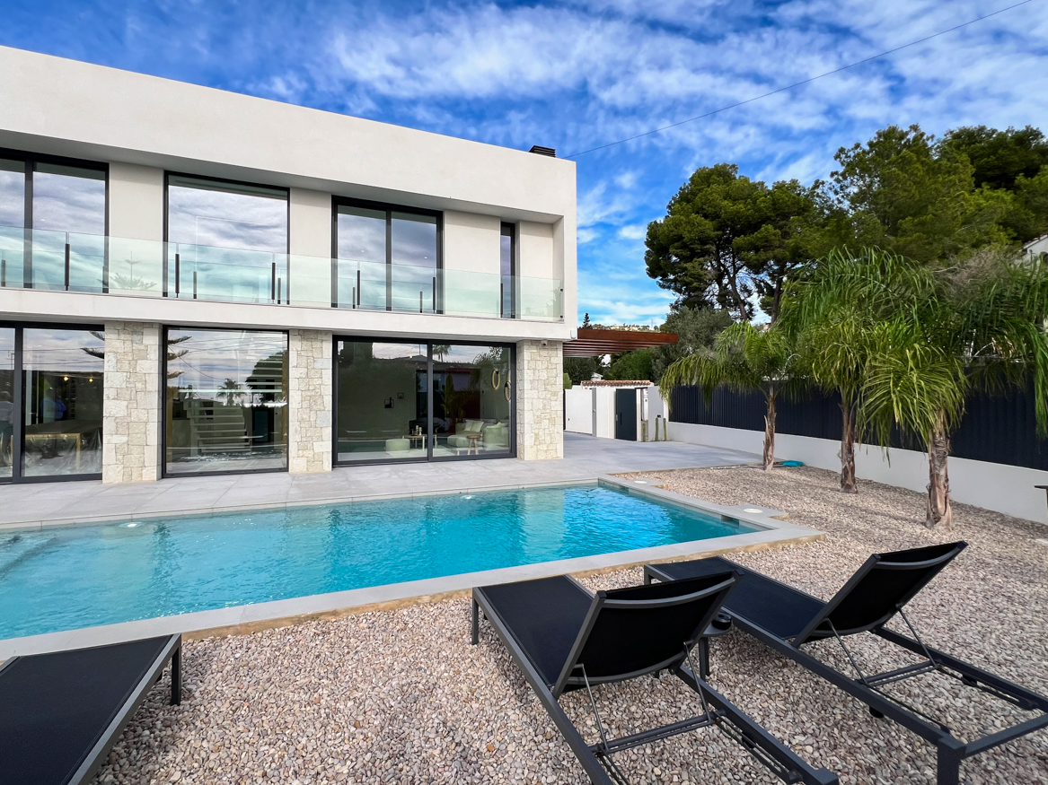 Villa in Benissanet - view 1