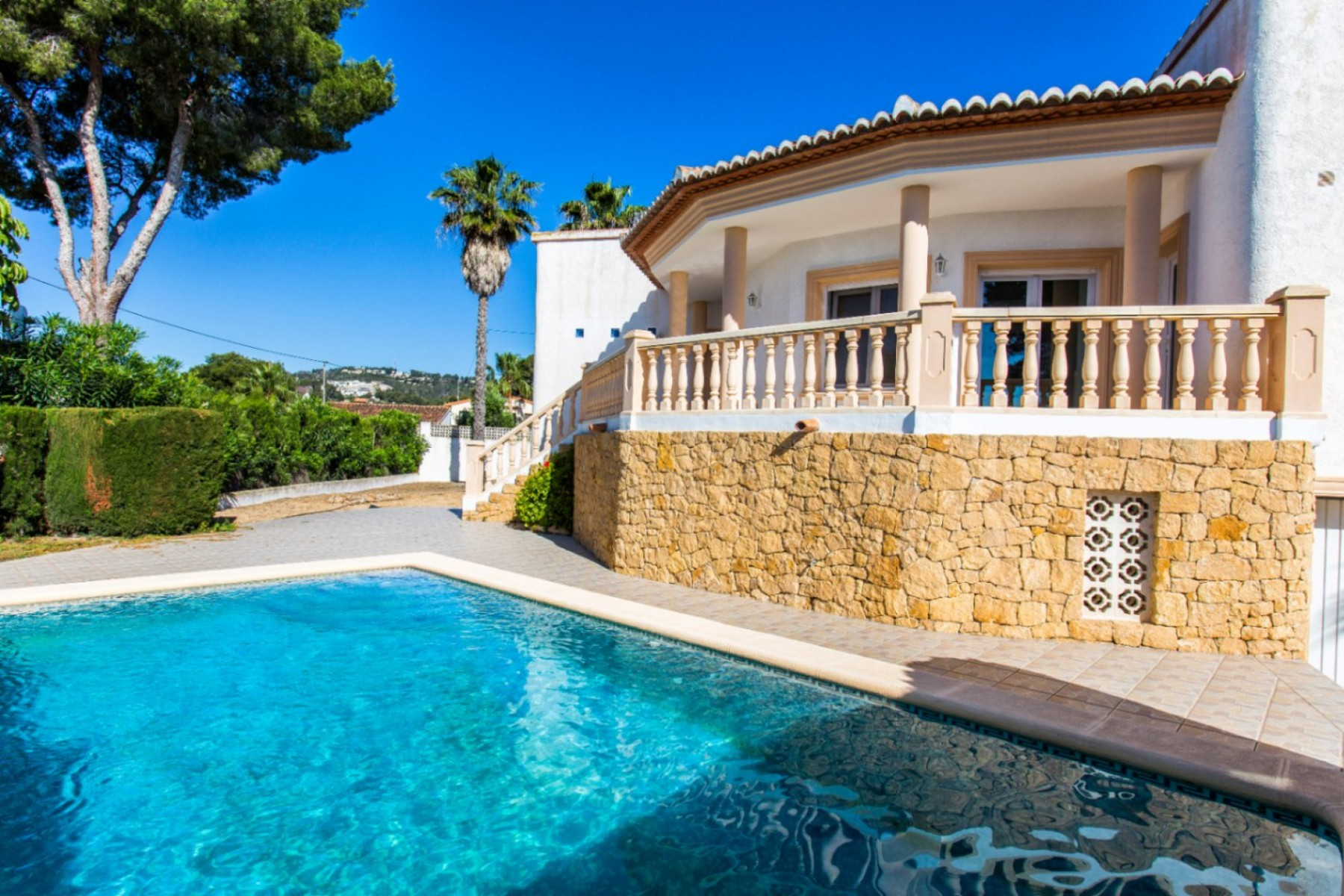 Villa in Benissanet - view 1