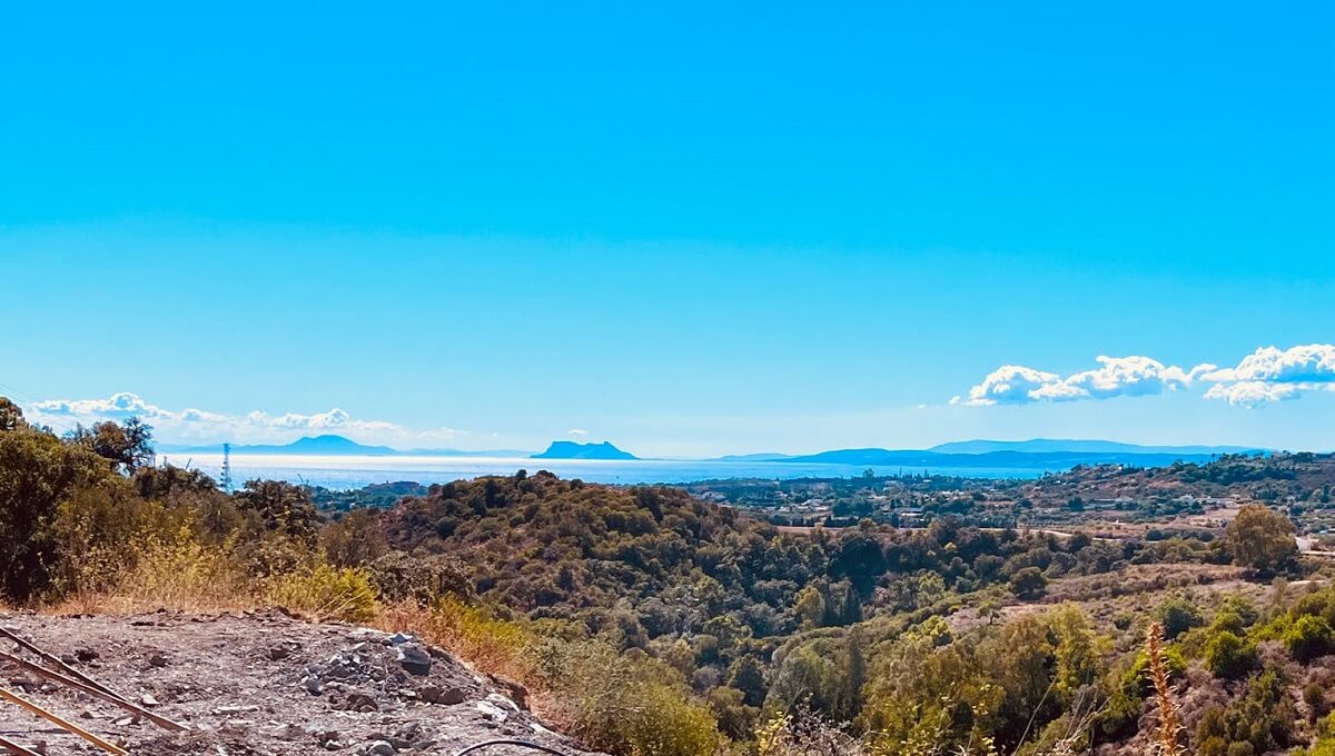Land in Estepona - view 1