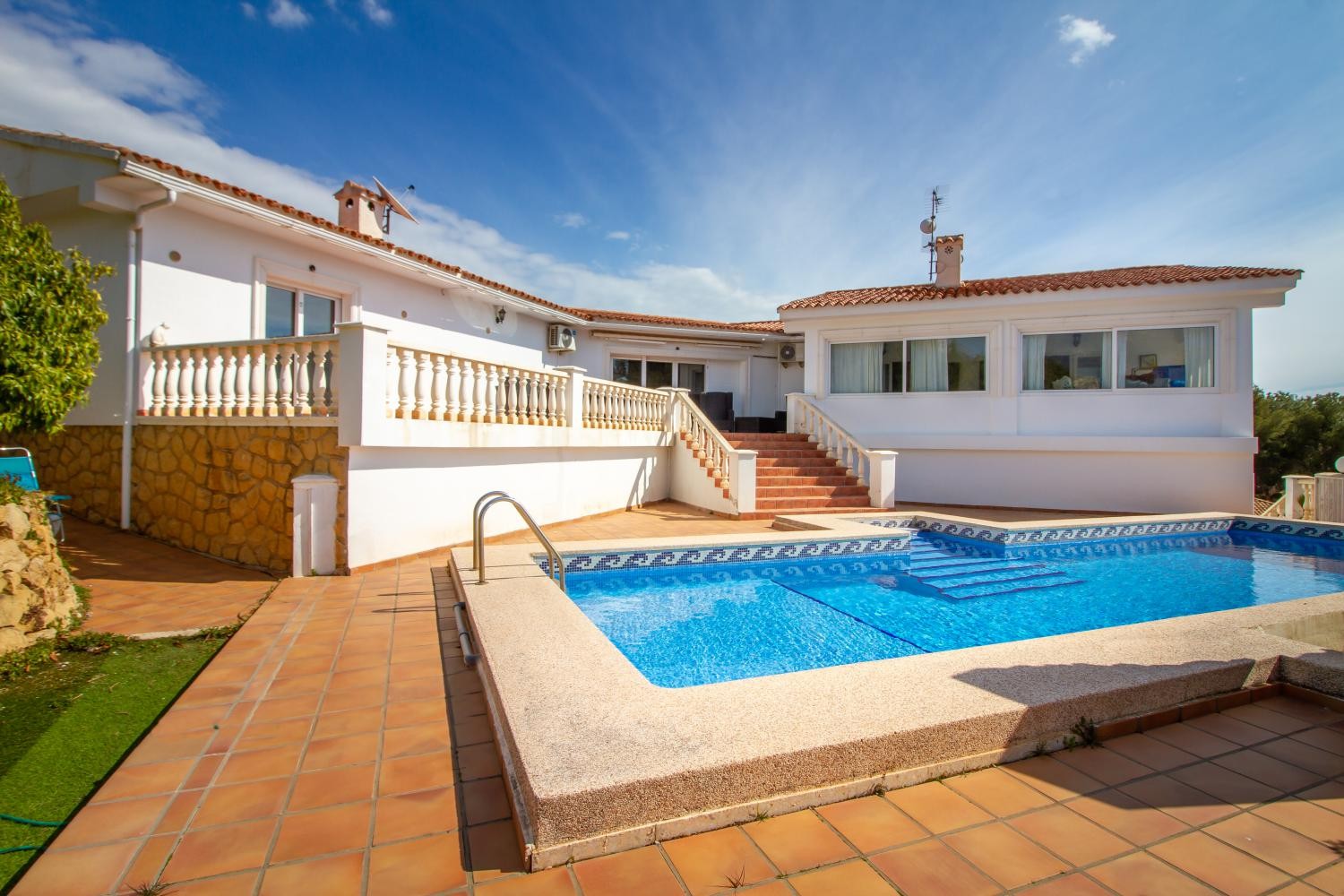 Villa in La Nucia - view 1