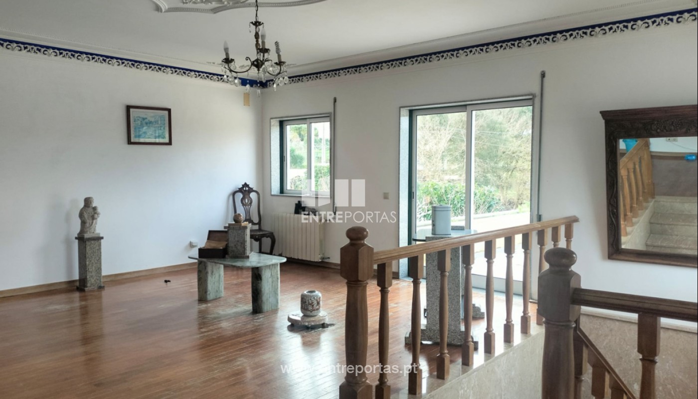 House in Portela - view 1