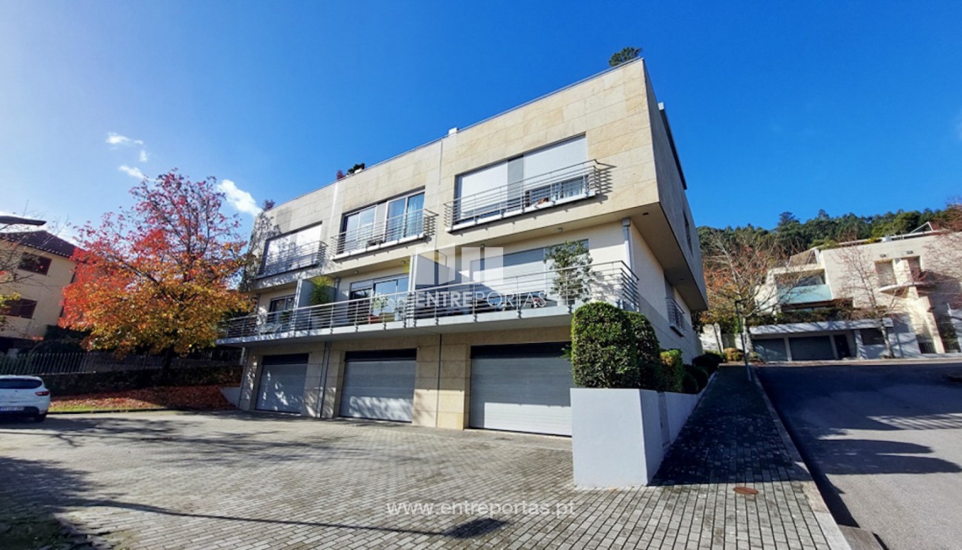 House in Viana do Castelo - view 1