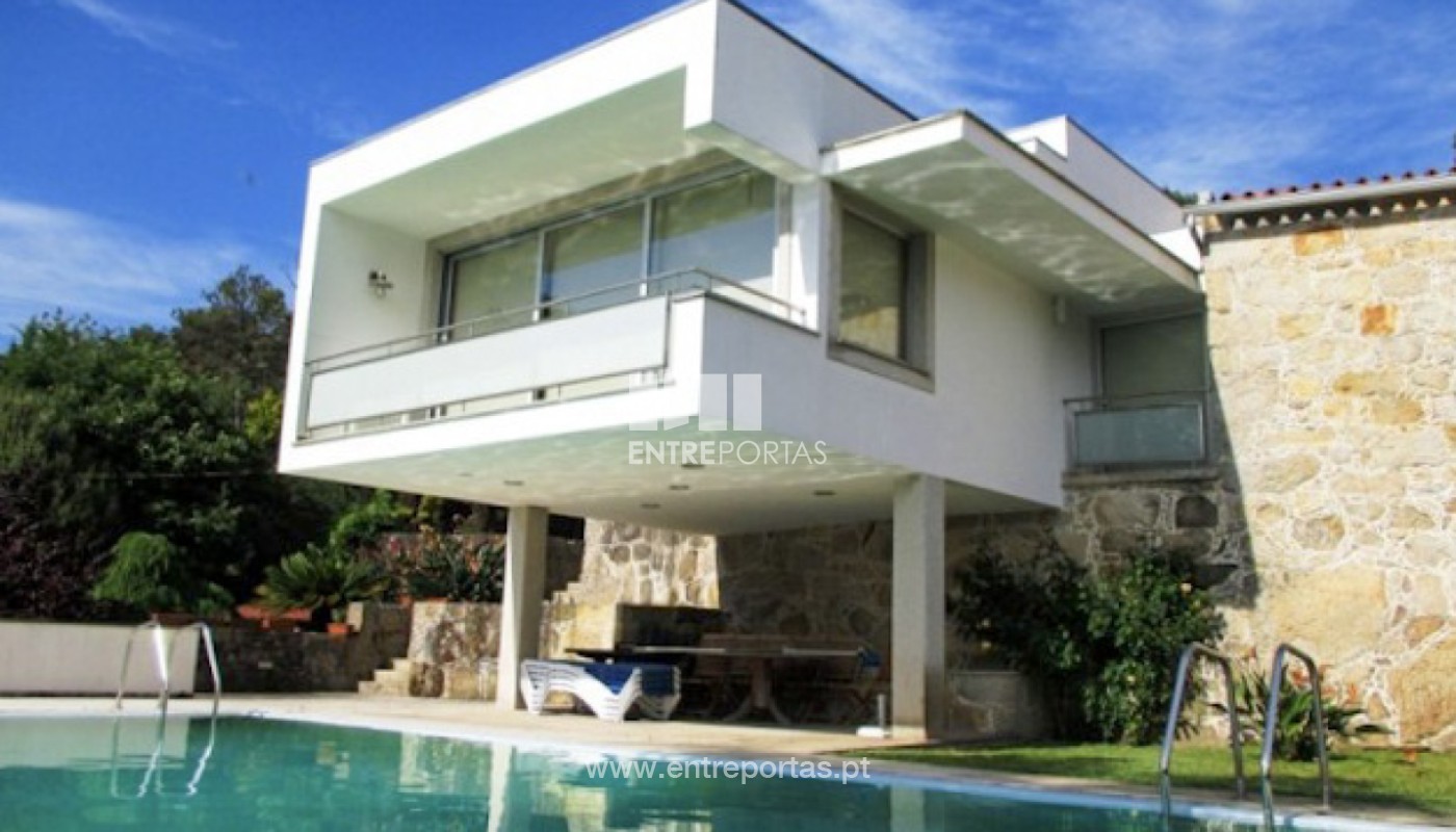 House in Deao - view 1