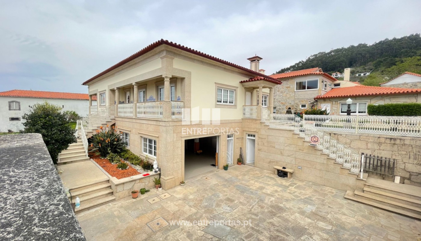 House in Areosa - view 1
