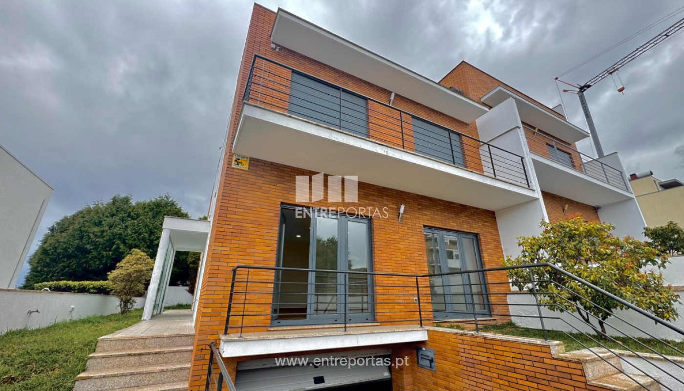 House in Viana do Castelo - view 1