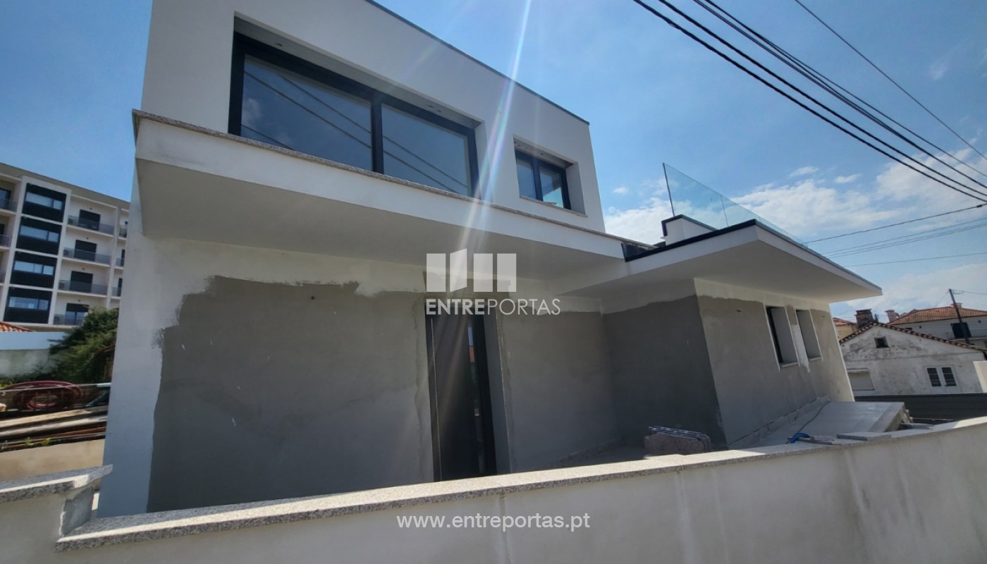 House in Areosa - view 1