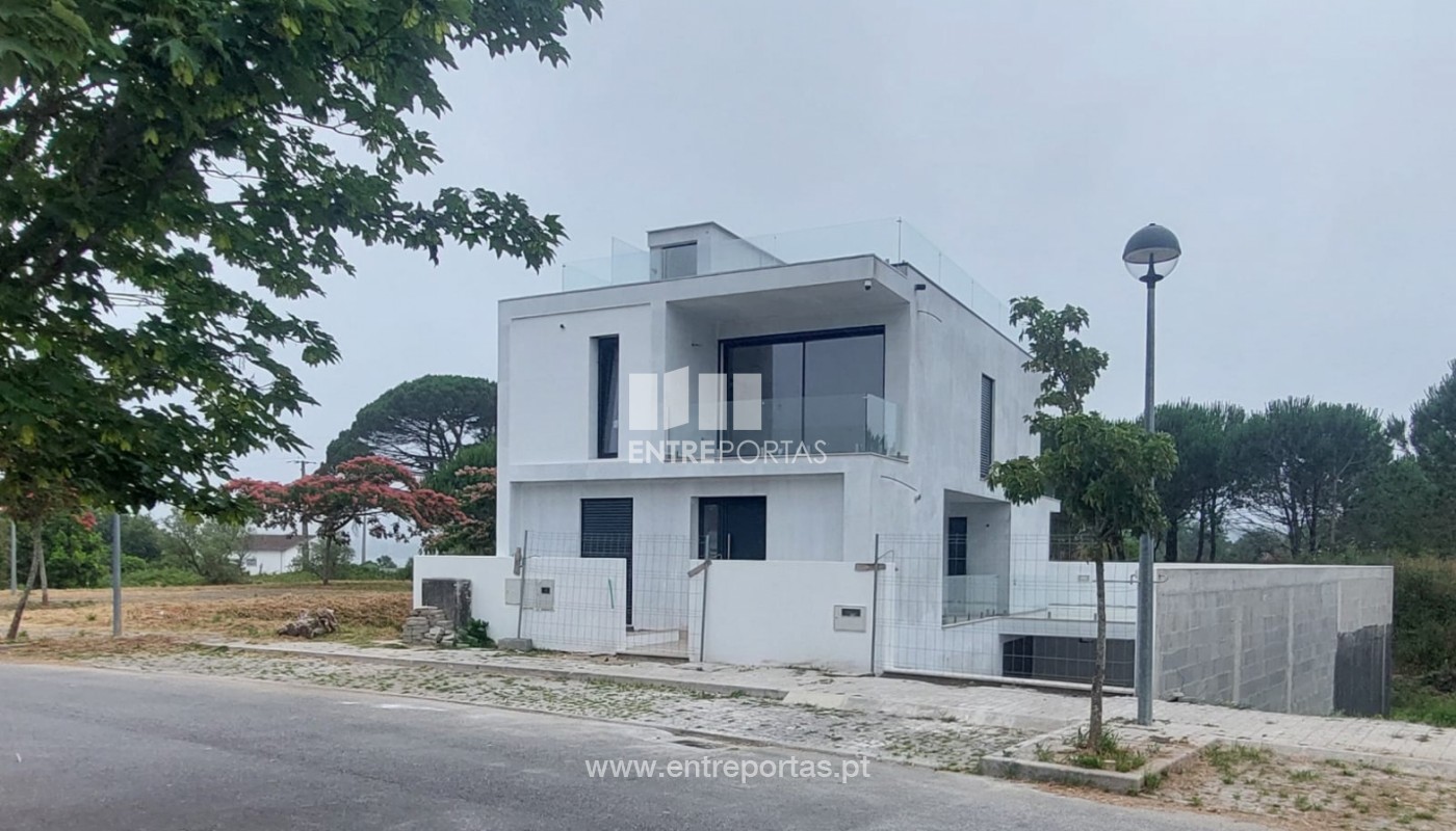 House in Darque - view 1