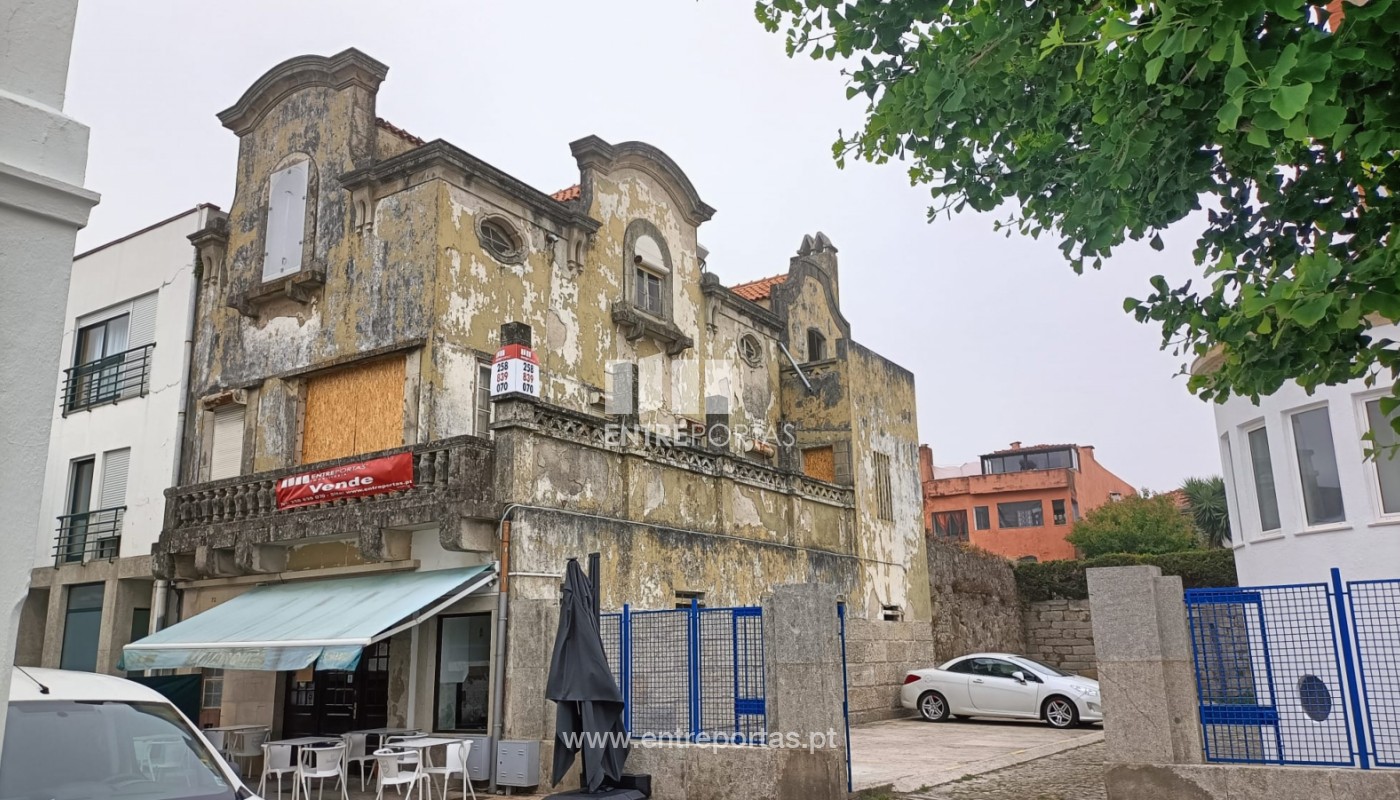 House in Viana do Castelo - view 1