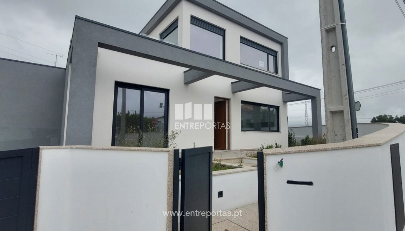 House in Viana do Castelo - view 1