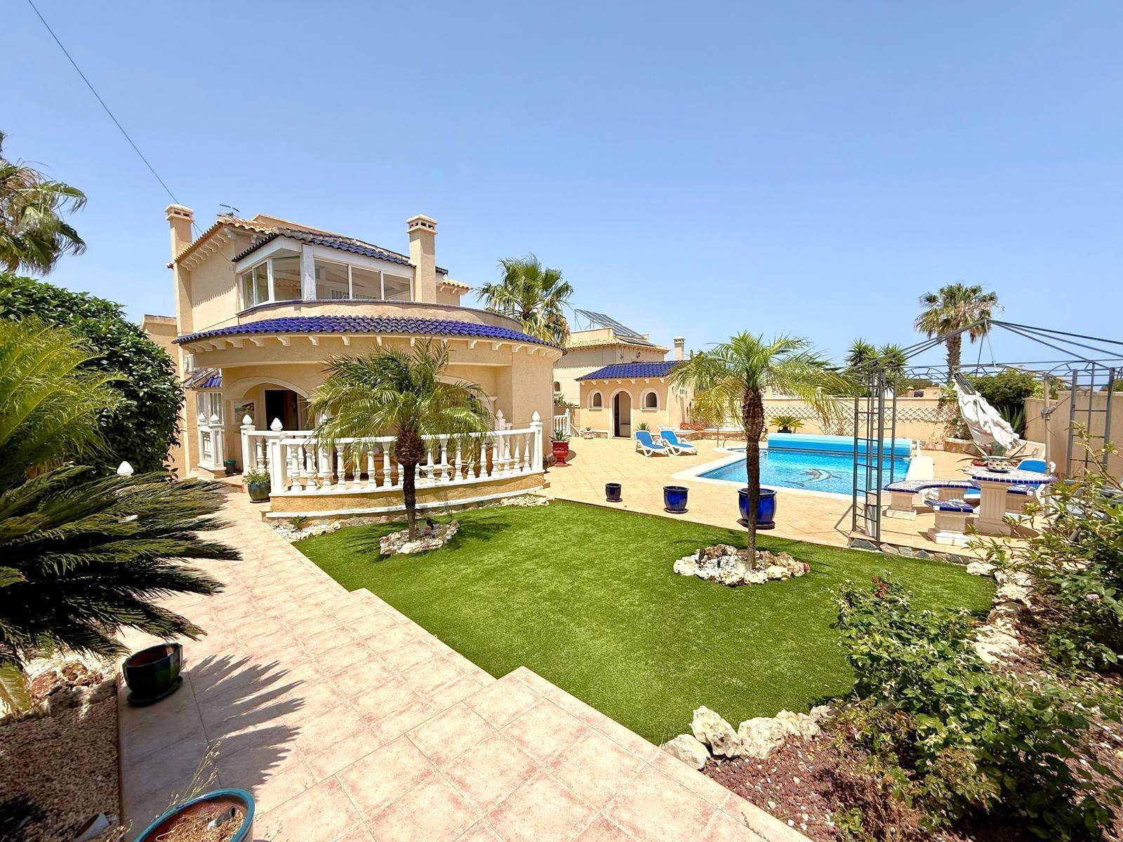 House in Alicante - view 1