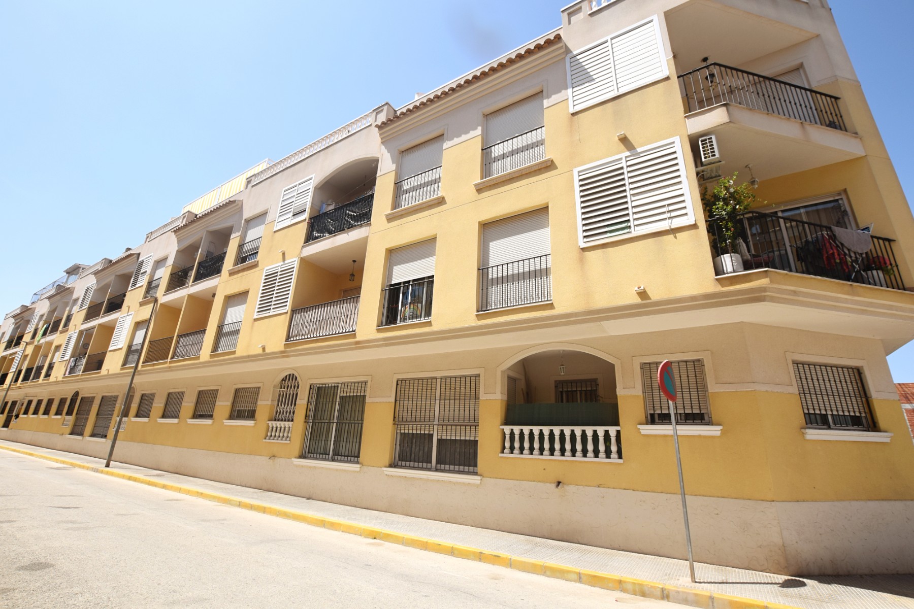 Apartment in Formentera de Segura - view 1