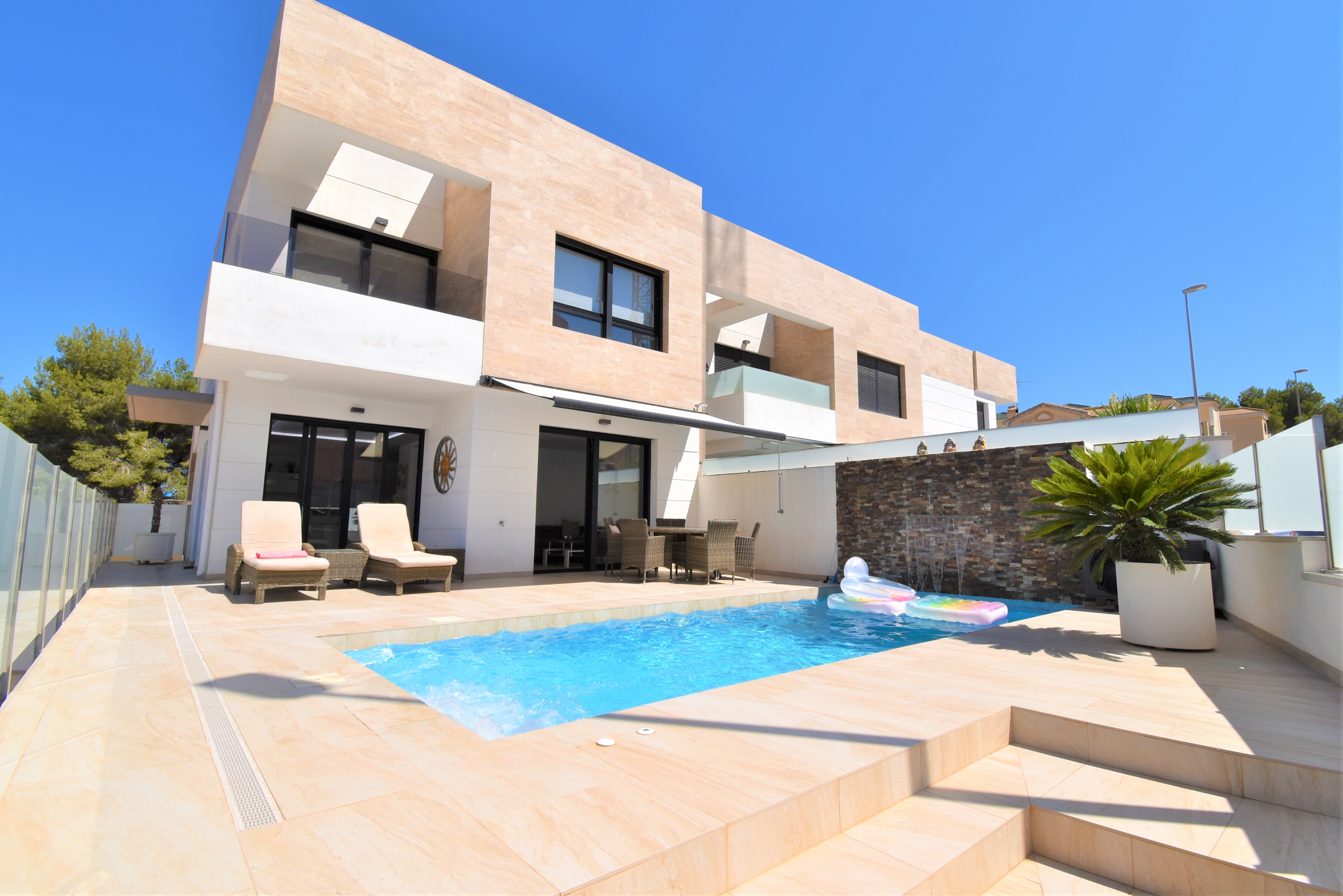 House in Urbanizacion los Balcones - view 1