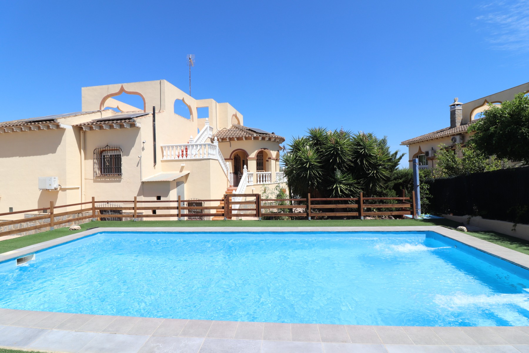 House in Alicante - view 1