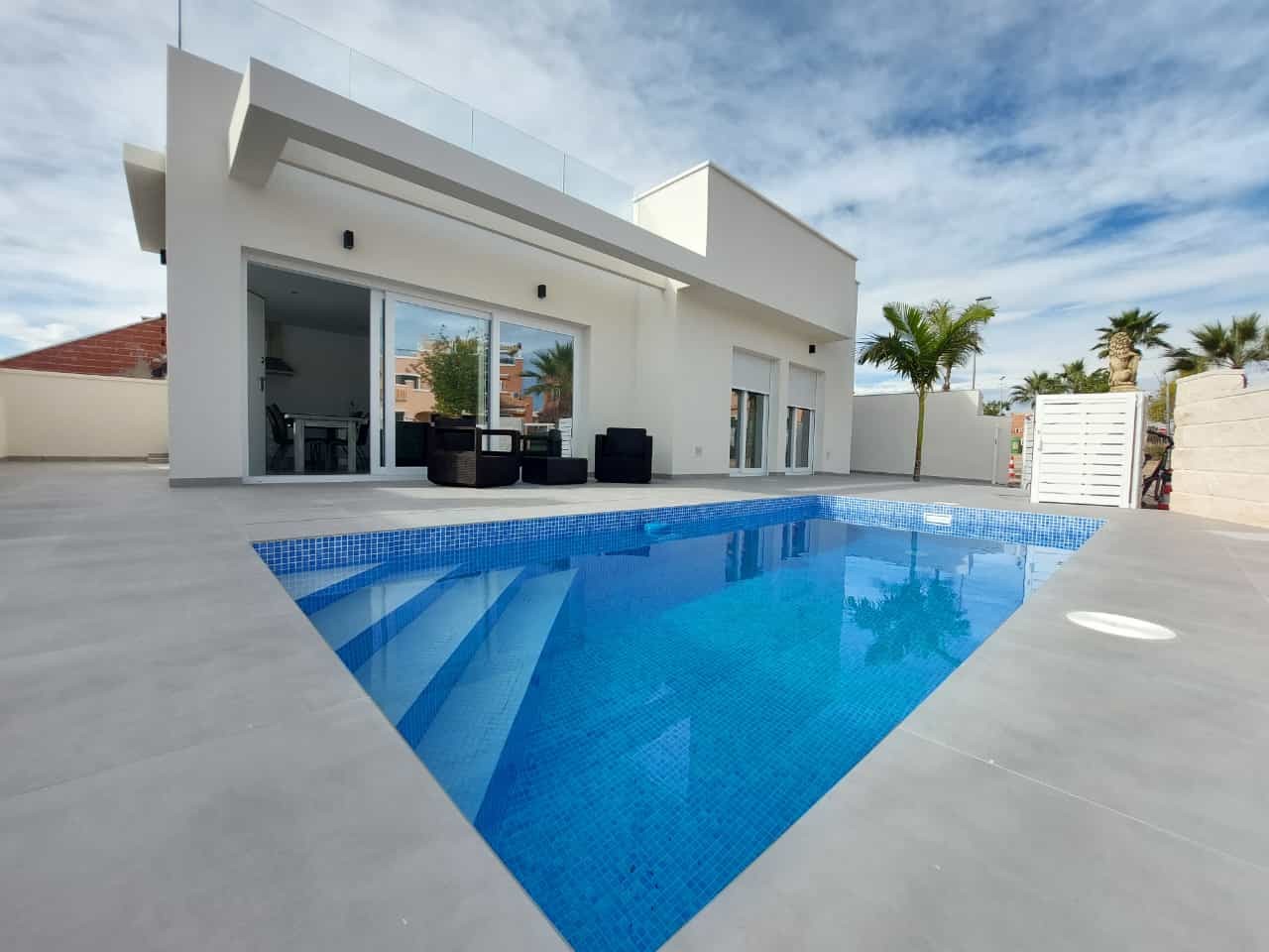 House in Los Montesinos - view 1