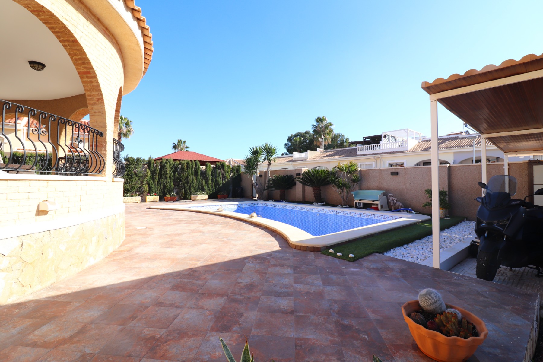 House in Alicante - view 1