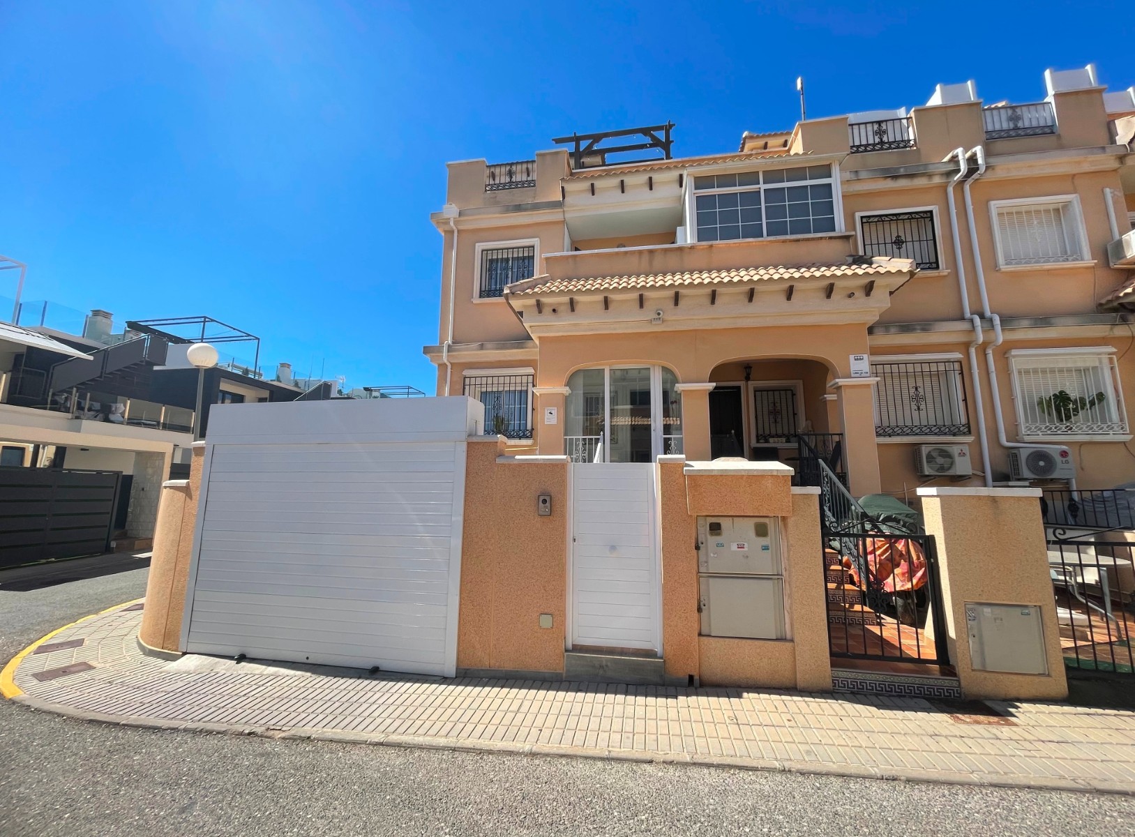 House in Urbanizacion los Balcones - view 1