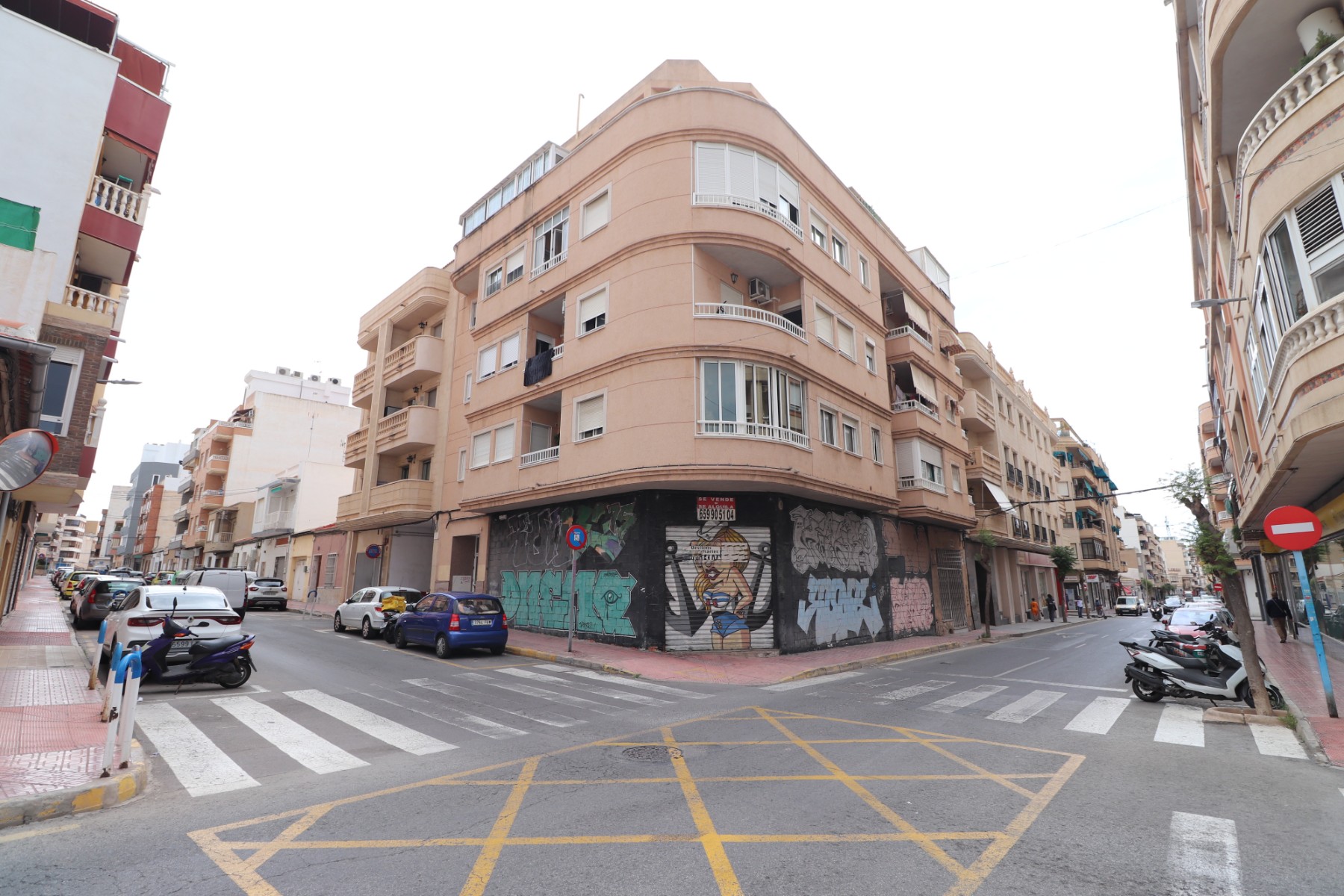 Apartment in Alicante - view 1