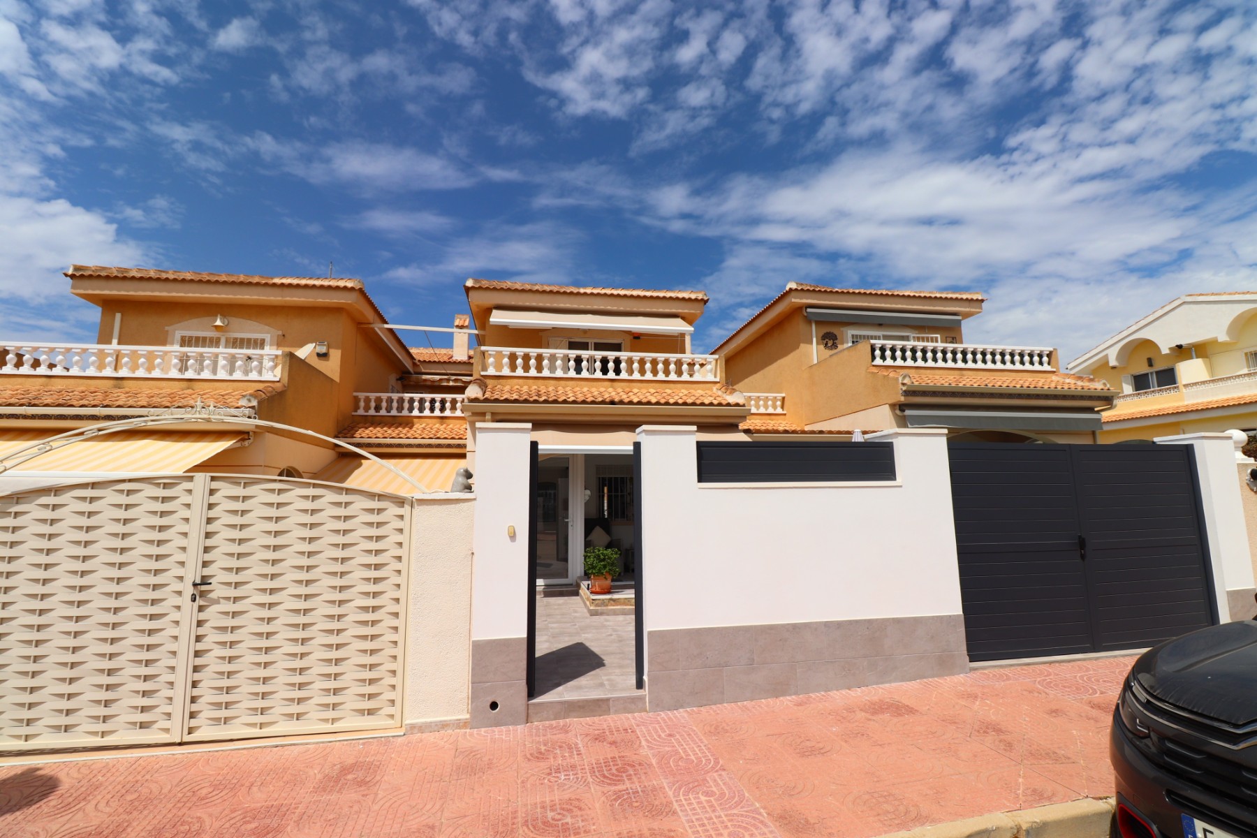 House in Alicante - view 1