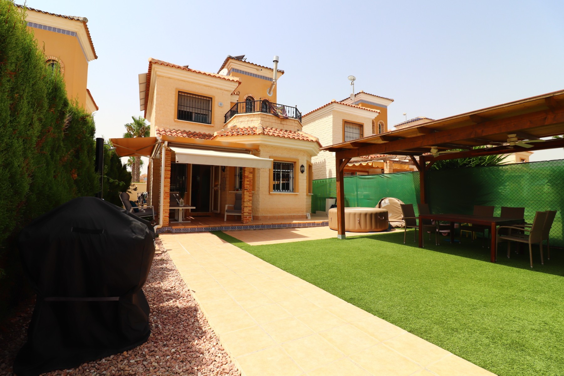 House in Guardamar del Segura - view 1