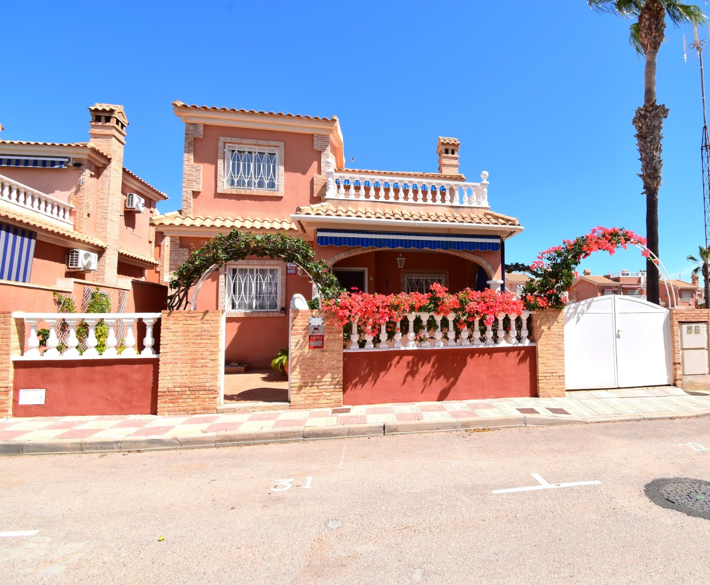 House in Urbanizacion los Balcones - view 1