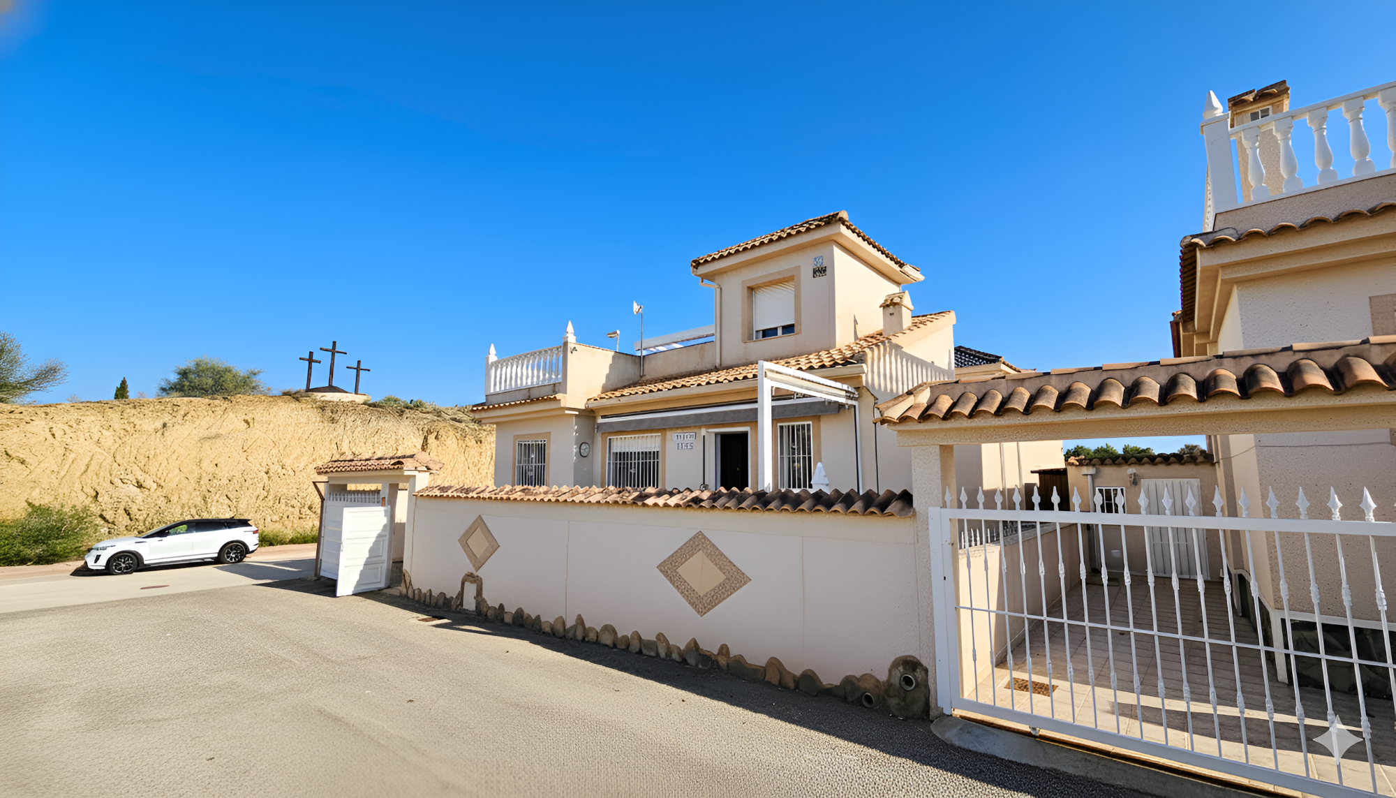 House in Alicante - view 1