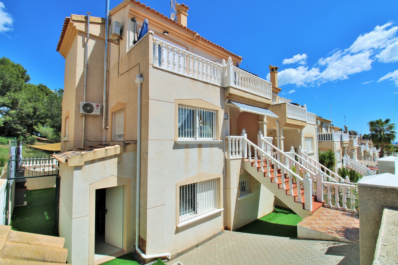 Villa in Urbanizacion los Balcones - view 1