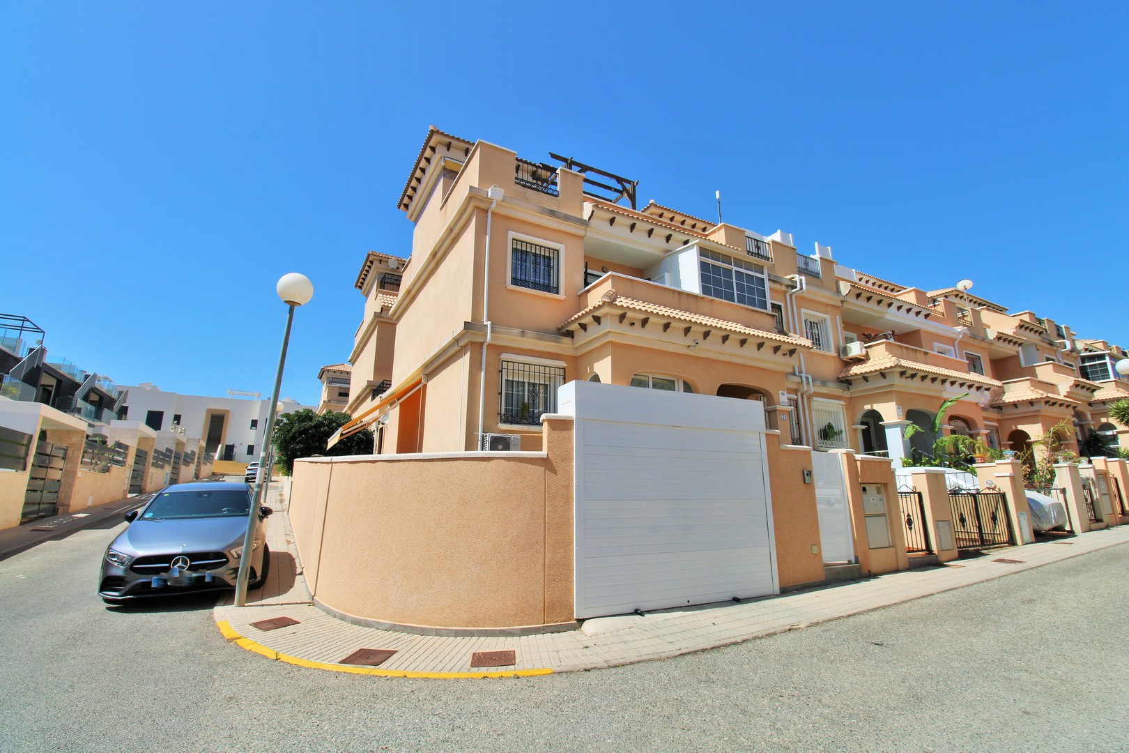 House in Alicante - view 1
