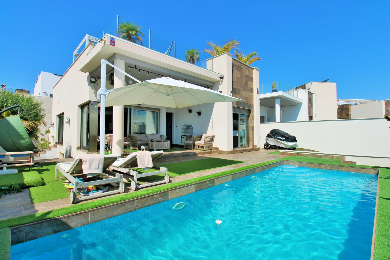 Villa in Villamartin - view 1