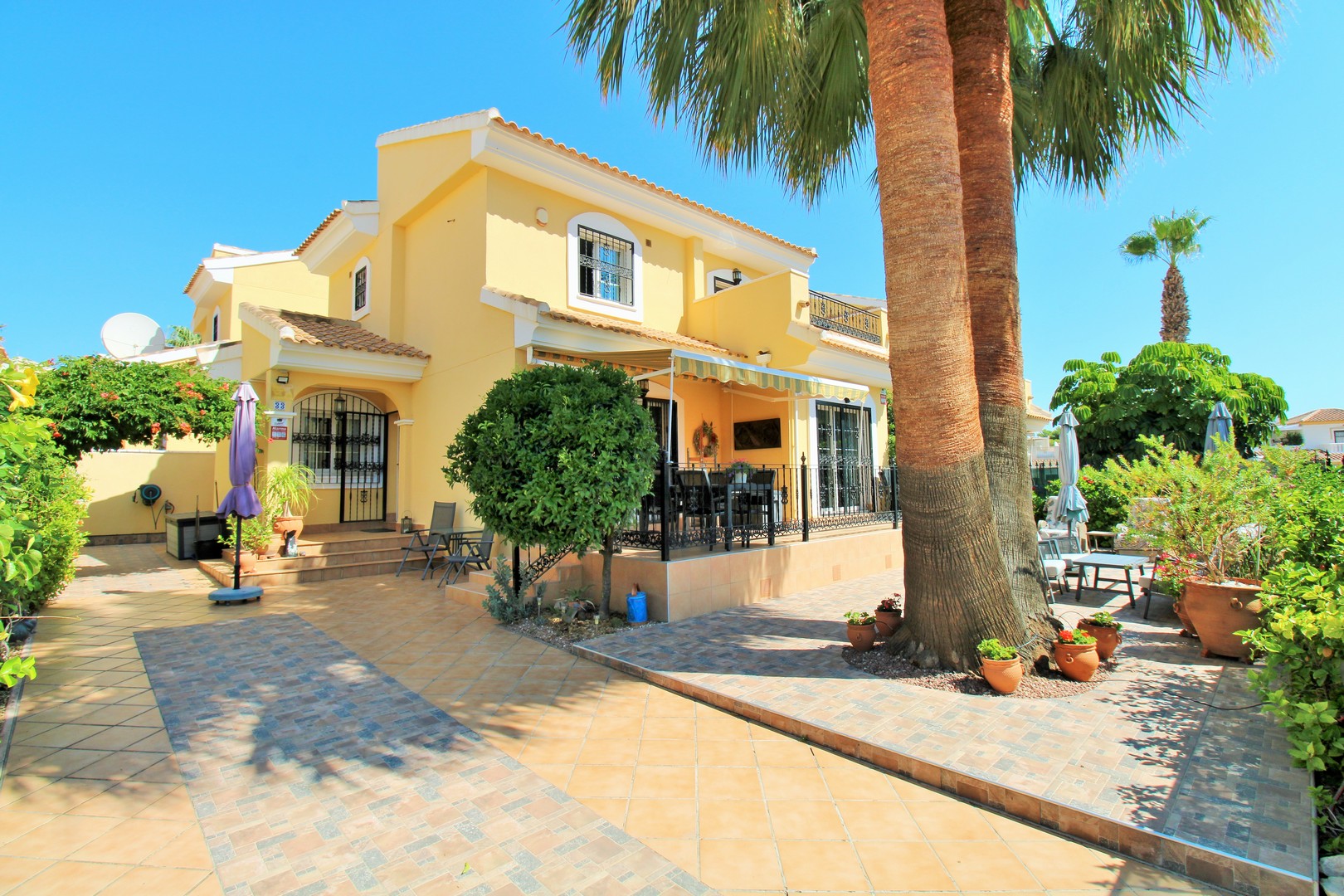 Villa in Villamartin - view 1