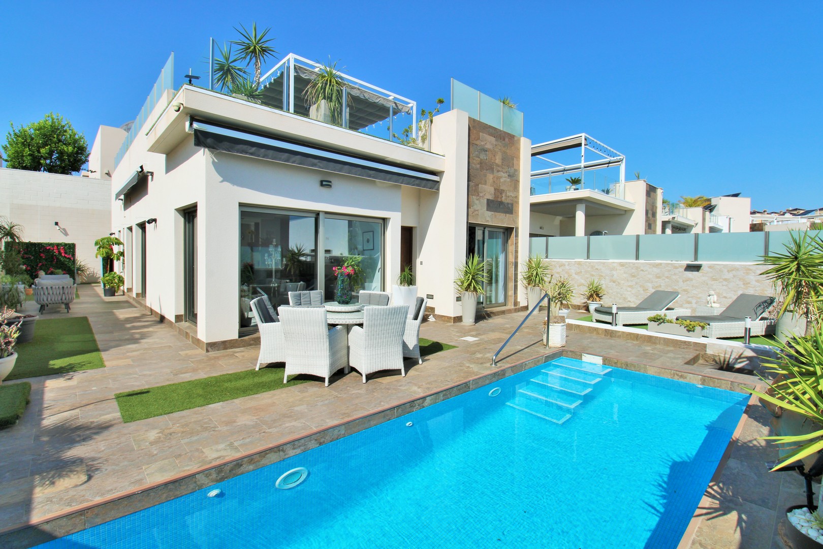 Villa in Villamartin - view 1