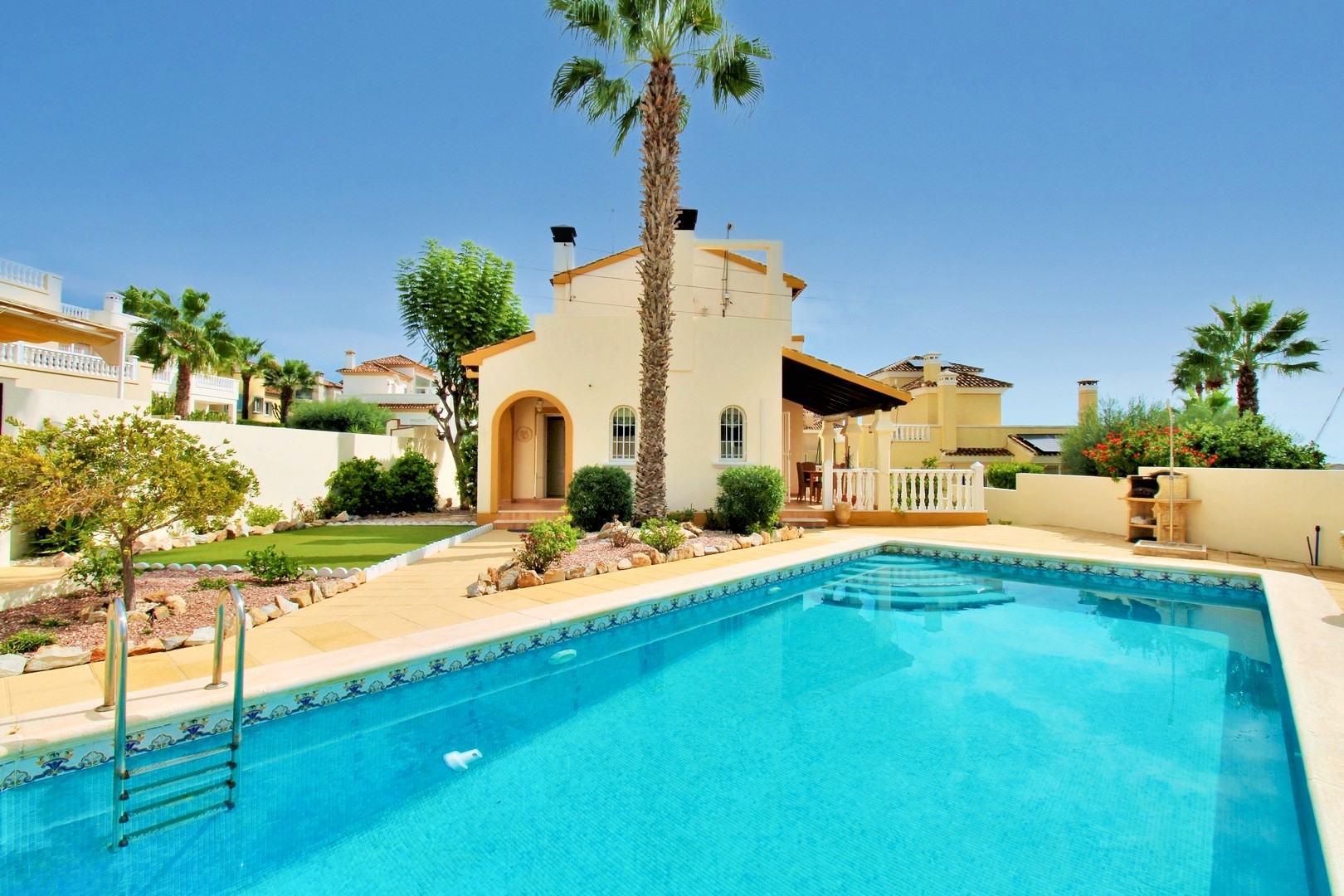 Villa in Villamartin - view 1